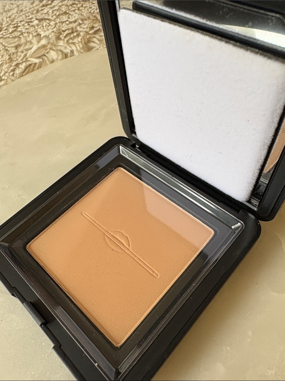 Makeup Forever 1.2 LIGHT MEDIUM Pressed Powder - Picture 4 of 4